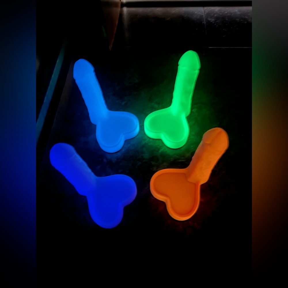 The Blow in the Dark 🐓 Jewelry Holder